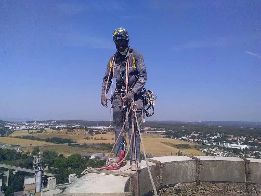Travaux d'inspection en hauteur