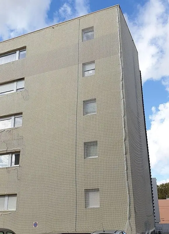 Pose de filets pare-gravats en hauteur à Marseille