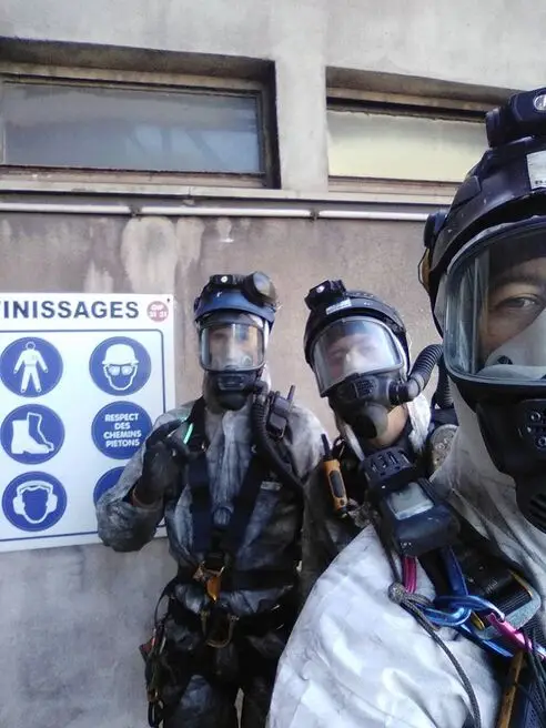 Don de combinaisons, gants et masques