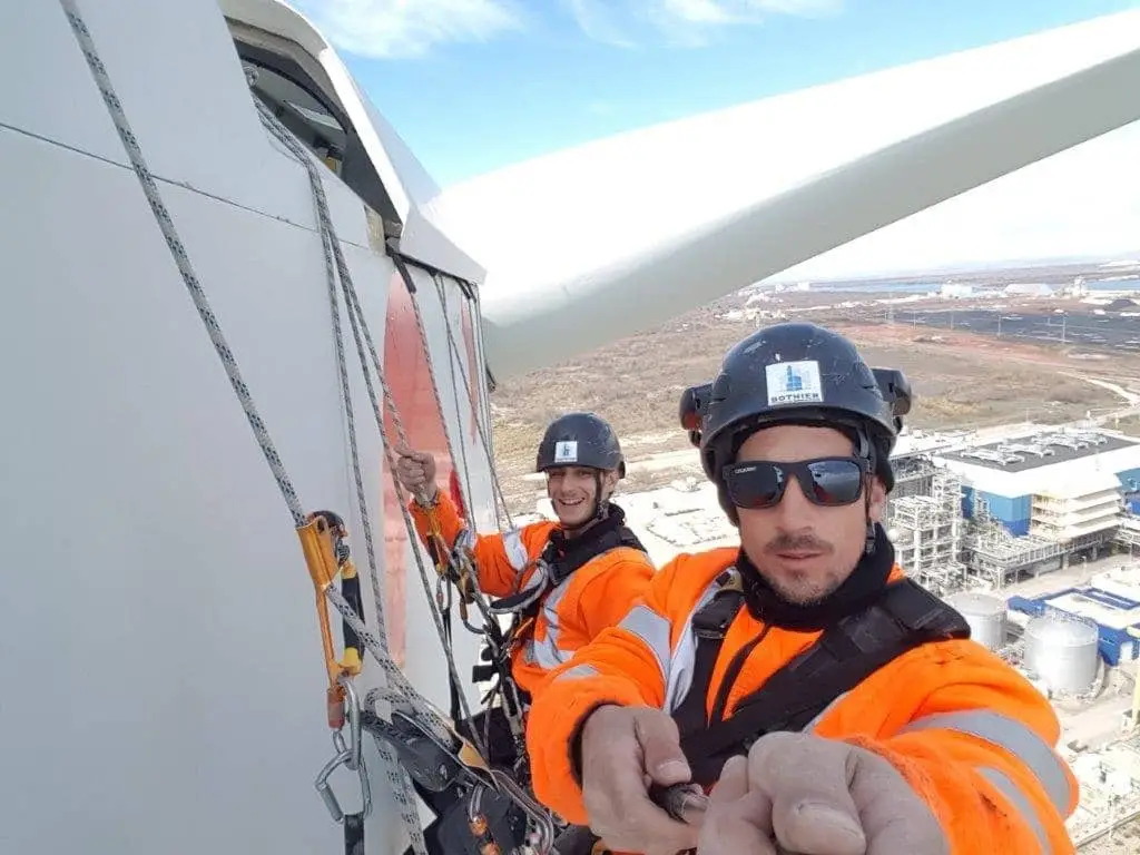 Travaux en hauteur sur éolienne proche Marseille
