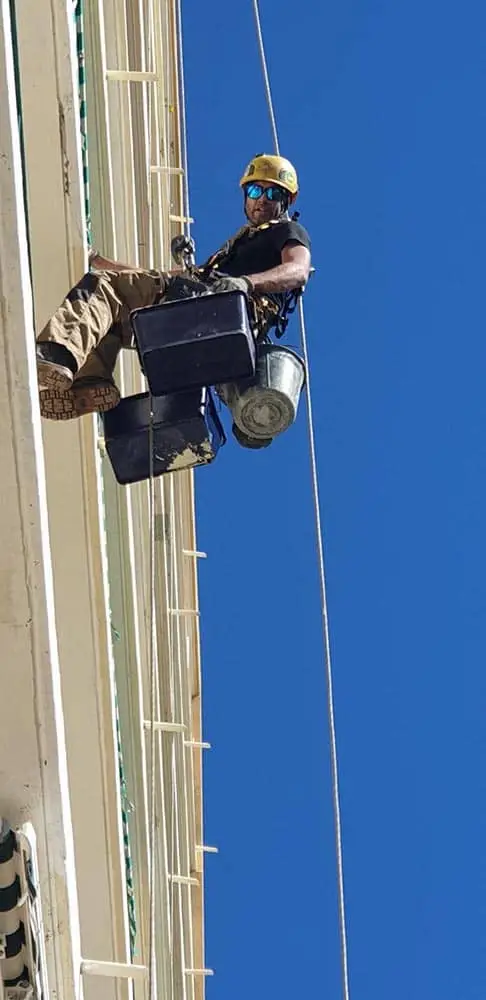 Réfection de nez de balcon sur un bâtiment à Martigues (13)
