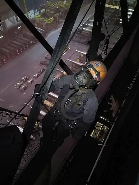 Pose de filet anti-chute d'hommes