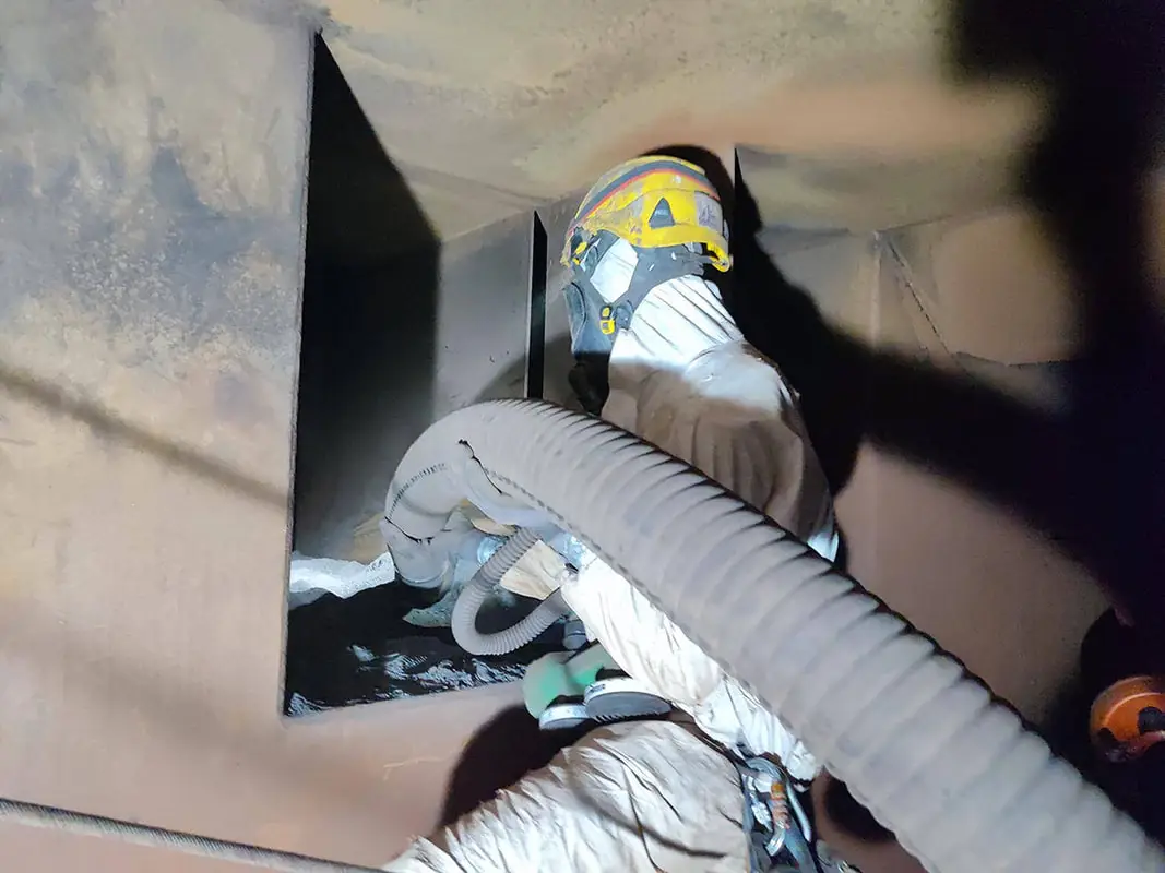 Aspiration de matière en espace confiné à côté de Marseille