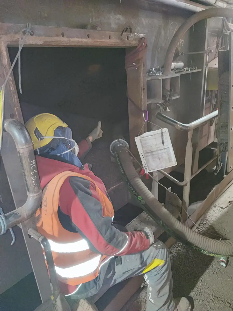 Aspiration de matière en espace confiné à côté de Marseille