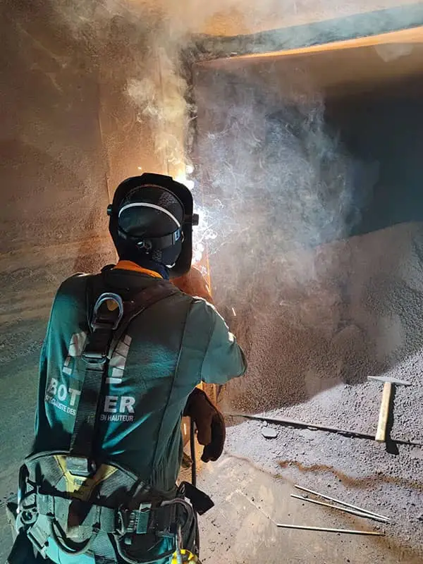 Soudage d'une plaque d'obturation près de Marseille