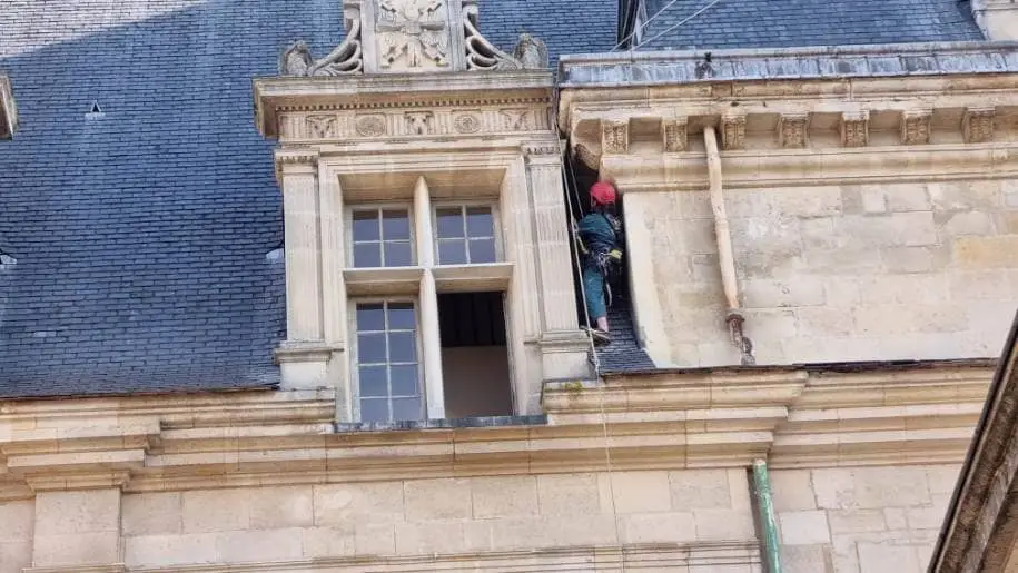 Réparation toit château d'écouen