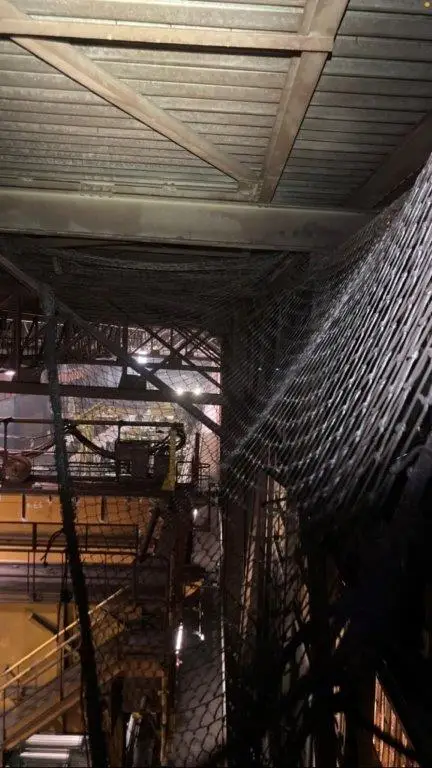 Pose de filets anti-chute sur un site industriel près de Marseille