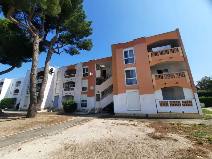 Réfection de façade d’une résidence du bailleur social 13 Habitat à Rognonas (purge, restructuration, lavage à haute pression et mise en peinture)
