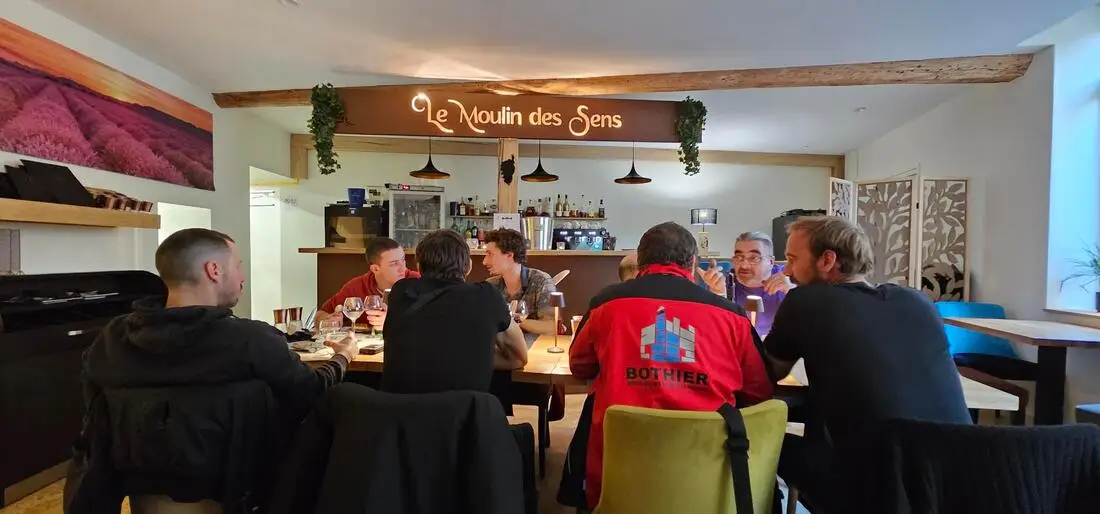 Un moment de convivialité-pour-l-équipe-Bothier-au-moulin-des-sens-13