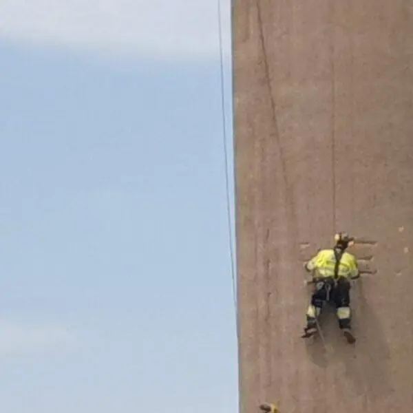 Purge d'éléments en hauteur près de Marseille dans les Bouches-du-Rhône, 13