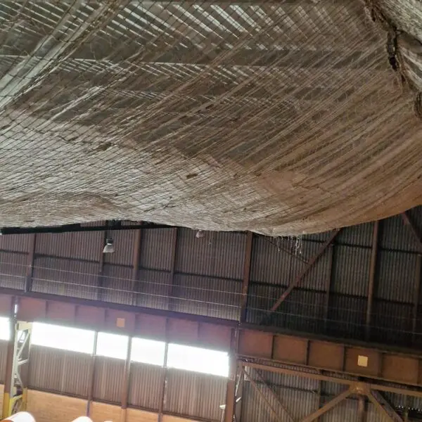 Pose de filet de sécurité en secteur industriel près de Marseille dans les Bouches-du-Rhône, 13