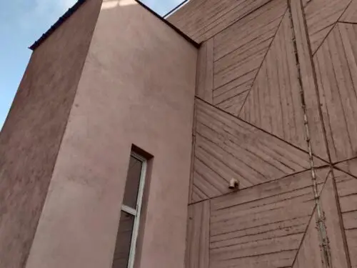 Démoussage d'une façade à Martigues dans les Bouches-du-Rhône, 13