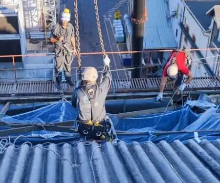 Réfection d'une toiture en milieu industriel près de Marseille dans les Bouches-du-Rhône, 13