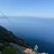 Cordiste en Purge d'éléments pour sécurisation d'une falaise dans une carrière amianté en Corse